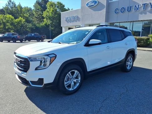 Used 2023 GMC Terrain SLE w/ Driver Convenience Package image 5