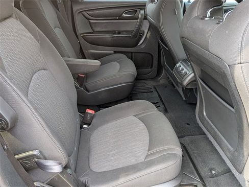 Used 2017 Chevrolet Traverse LT w/ Style and Technology Package image 27