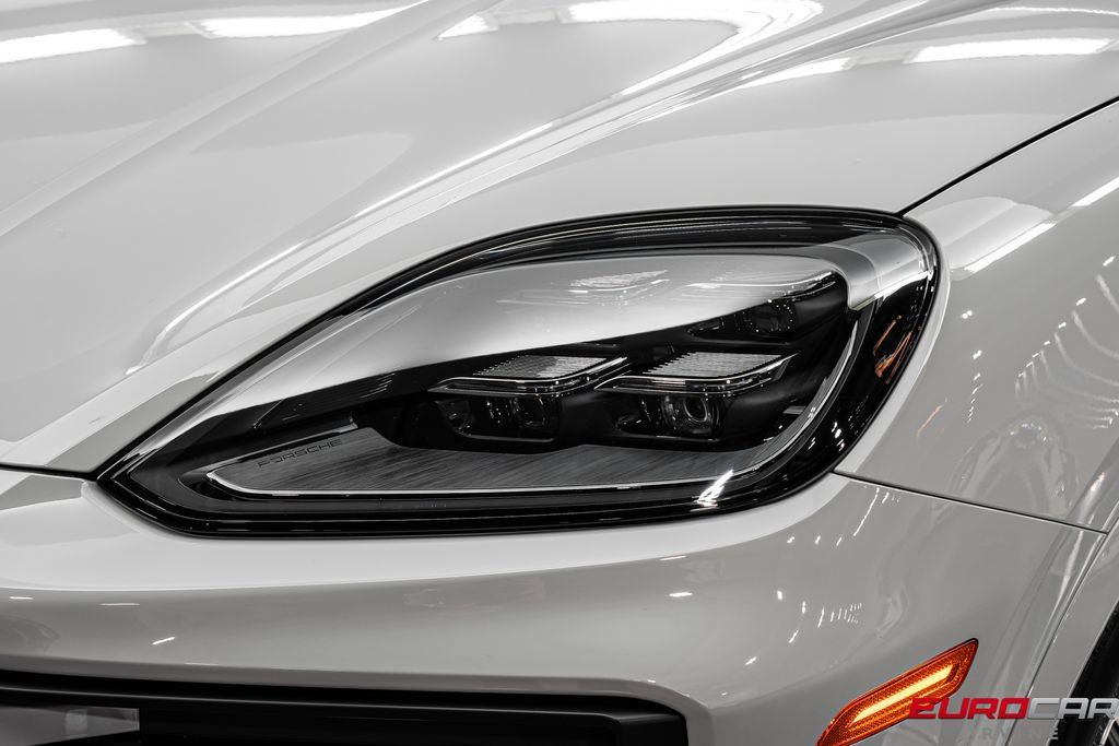 Used 2025 Porsche Cayenne AWD/4WD image 10
