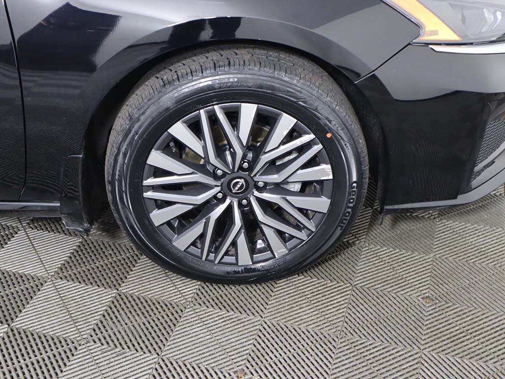 Used 2024 Nissan Altima 2.5 SV AWD/4WD image 18