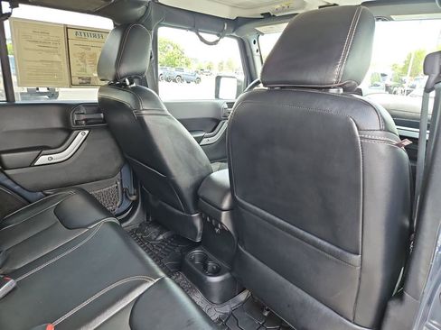 Used 2016 Jeep Wrangler Unlimited Rubicon w/ Connectivity Group AWD/4WD image 19