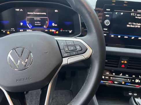 Used 2025 Volkswagen Jetta SE w/ Sunroof Package FWD image 18