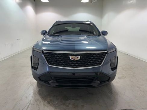 Used 2025 Cadillac XT4 Premium Luxury FWD image 2