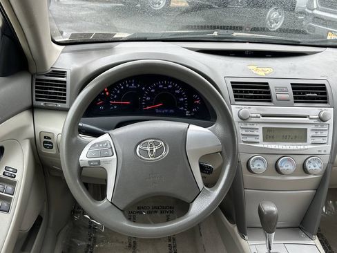 Used 2010 Toyota Camry LE FWD image 18