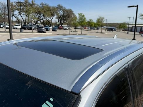 Used 2018 Toyota Highlander XLE image 12