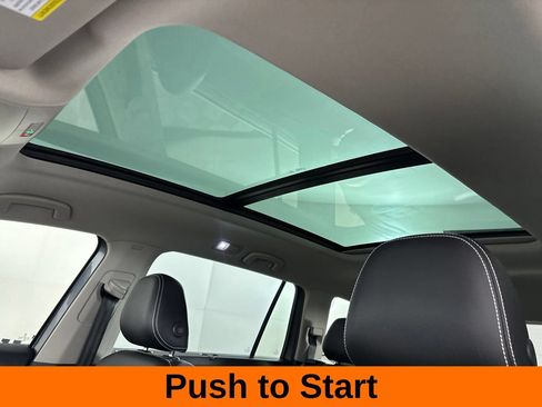 Used 2023 Volkswagen Atlas SE w/ Panoramic Sunroof Package FWD image 12