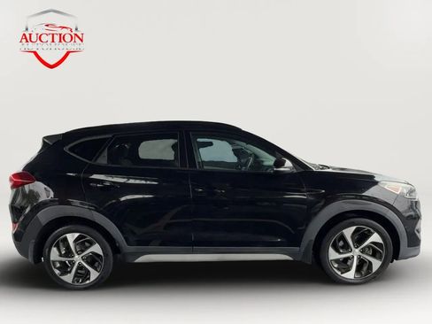 Used 2018 Hyundai Tucson Value w/ Cargo Package FWD image 4