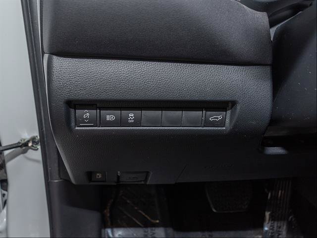Used 2024 Toyota Venza XLE AWD/4WD image 12