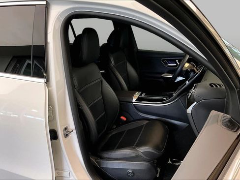 Used 2024 Mercedes-Benz GLC 300 4MATIC image 9
