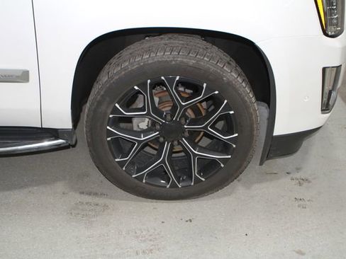 Used 2018 Cadillac Escalade ESV Luxury AWD/4WD image 5