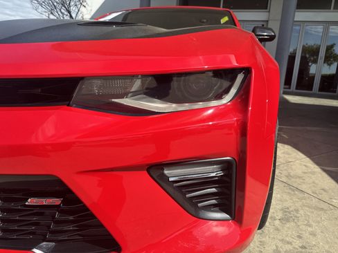 Used 2018 Chevrolet Camaro SS RWD image 7