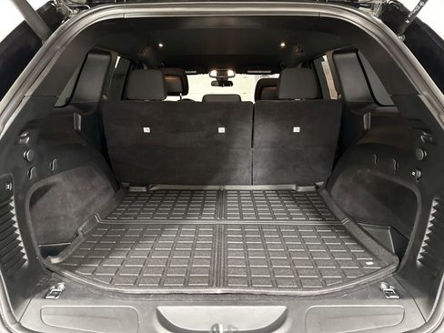 Used 2021 Jeep Grand Cherokee Laredo w/ Security & Convenience Group image 23