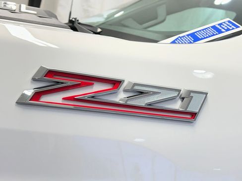 Used 2024 Chevrolet Silverado 2500 LT AWD/4WD image 9