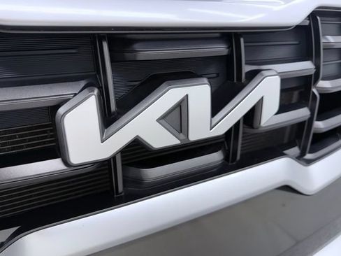 Used 2023 Kia Telluride S FWD image 9
