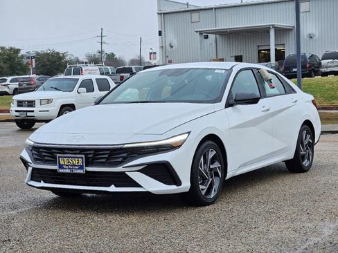 Used 2025 Hyundai Elantra SEL FWD image 1
