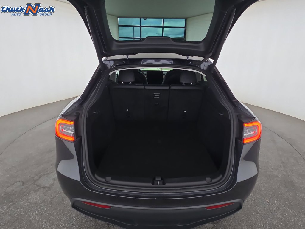 Used 2024 Tesla Model Y 2WD image 28