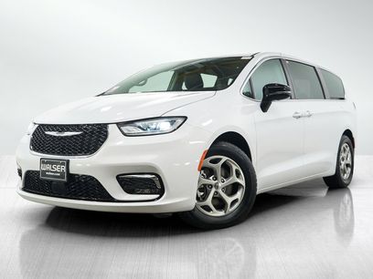 Used 2024 Chrysler Pacifica Limited