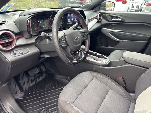 Used 2024 Chevrolet Trax RS w/ Driver Confidence Package FWD image 9