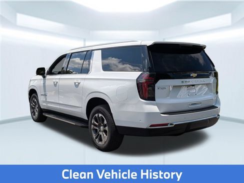 Used 2026 Chevrolet Suburban LS RWD image 4