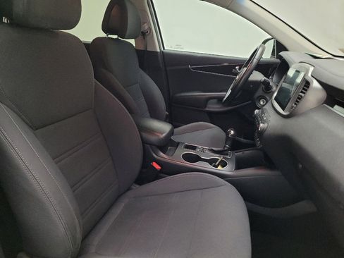 Used 2016 Kia Sorento LX w/ LX Convenience Package image 21