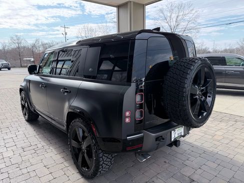 Used 2023 Land Rover Defender 110 V8 image 40