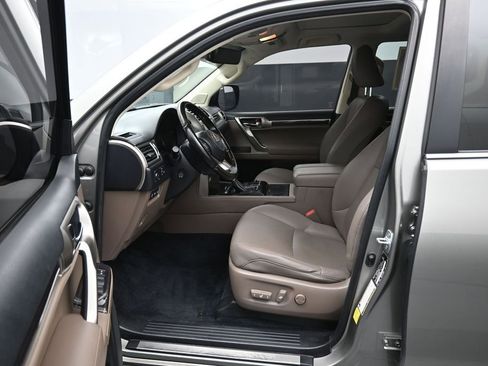 Used 2021 Lexus GX 460 Premium w/ Accessory Package AWD/4WD image 9