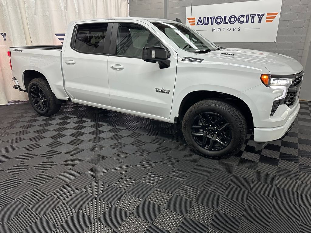 Used 2025 Chevrolet Silverado 1500 RST AWD/4WD image 2