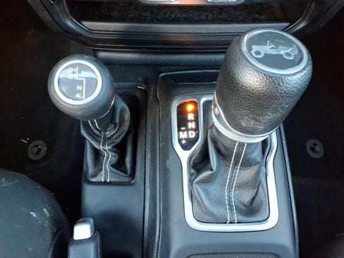 Used 2020 Jeep Wrangler Unlimited Sahara AWD/4WD image 18