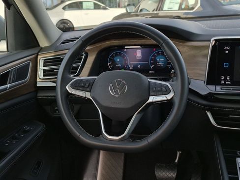 Used 2024 Volkswagen Atlas SE w/ Panoramic Sunroof Package image 30