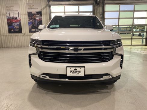 Used 2021 Chevrolet Suburban LT w/ LT Signature Package AWD/4WD image 2