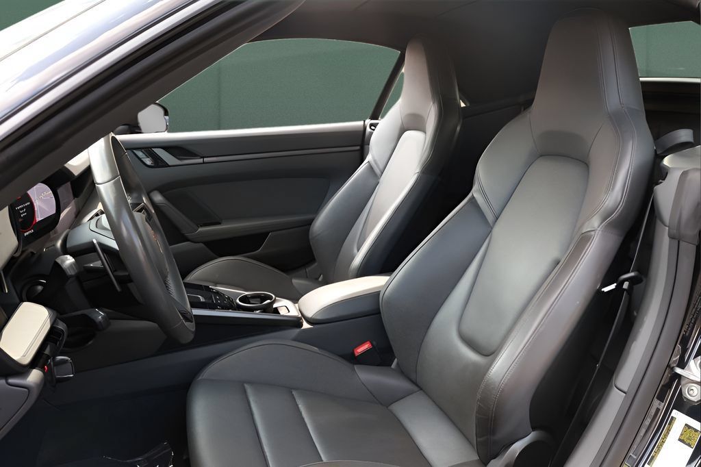 Used 2021 Porsche 911 Carrera RWD image 2