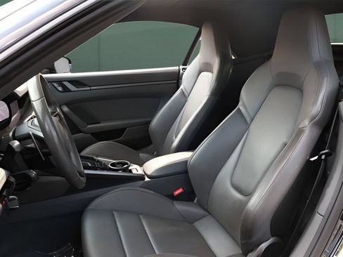 Used 2021 Porsche 911 Carrera RWD image 2