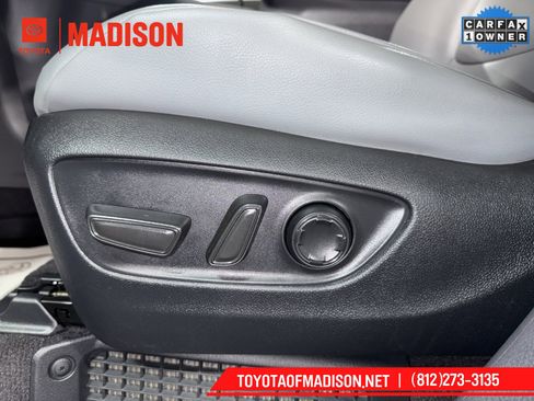 Used 2023 Toyota Sienna XLE image 21