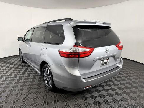 Used 2018 Toyota Sienna XLE w/ XLE Navigation Package AWD/4WD image 16