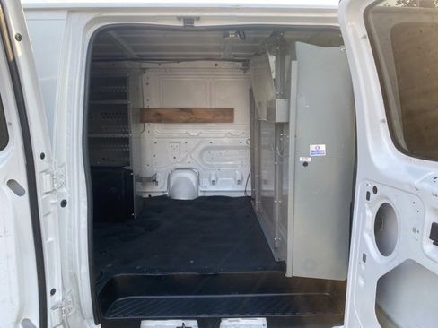 Used 2010 Ford E-250 and Econoline 250 image 17