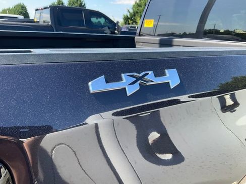 Used 2023 GMC Sierra 1500 SLE AWD/4WD image 10