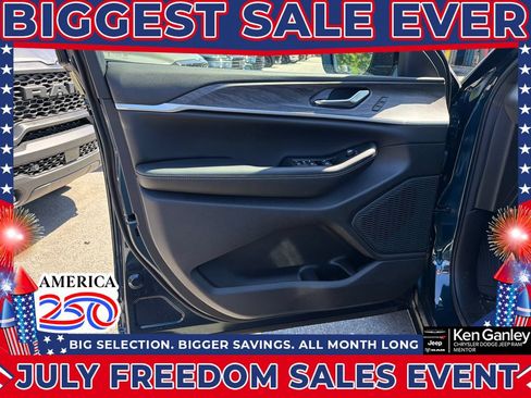New 2026 Jeep Grand Cherokee Limited w/ Limited Altitude Package AWD/4WD image 9