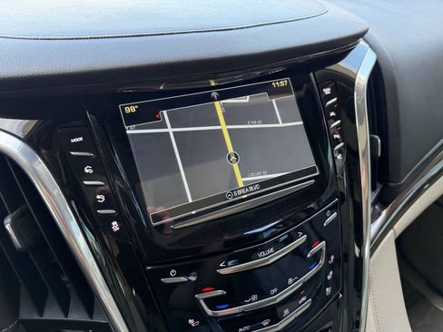 Used 2018 Cadillac Escalade Luxury RWD image 26