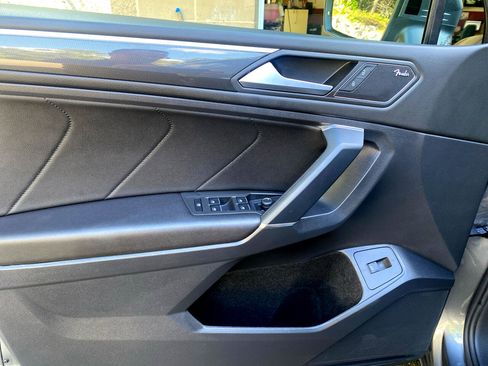 Used 2020 Volkswagen Tiguan SEL Premium R-Line image 29