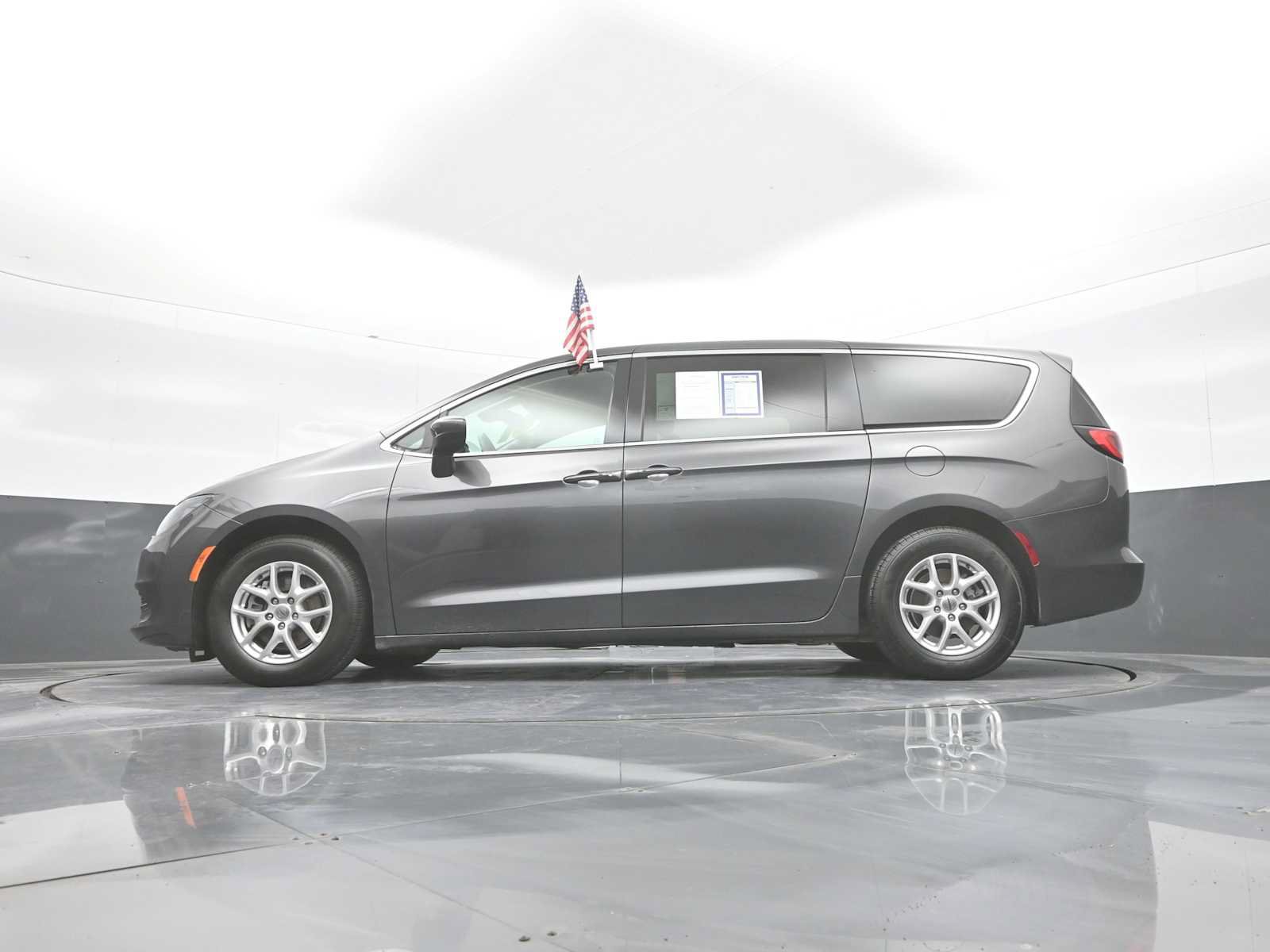 Used 2023 Chrysler Voyager LX FWD image 44