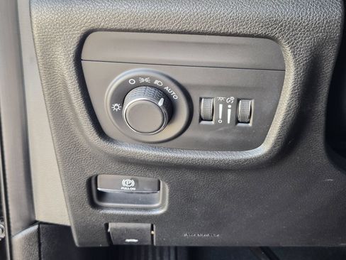 Used 2025 Jeep Grand Cherokee L Laredo RWD image 24