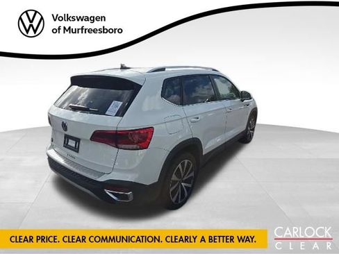 Used 2023 Volkswagen Taos SE w/ Panoramic Sunroof Package FWD image 4