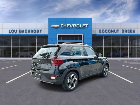 Used 2025 Hyundai Venue SEL FWD image 8