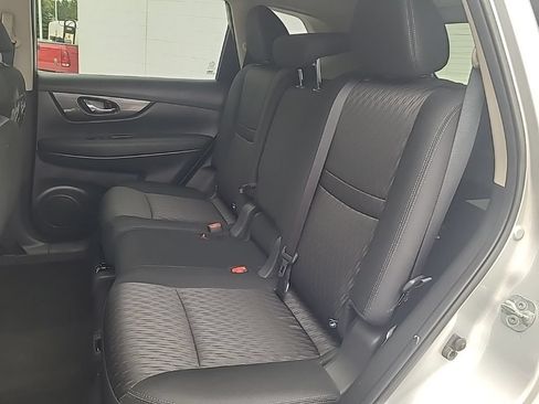 Used 2018 Nissan Rogue SV AWD/4WD image 18