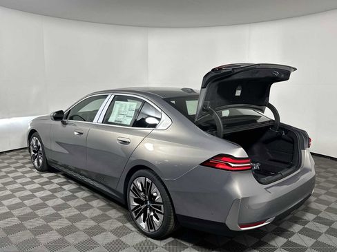 New 2026 BMW 530i xDrive w/ Premium Package image 19