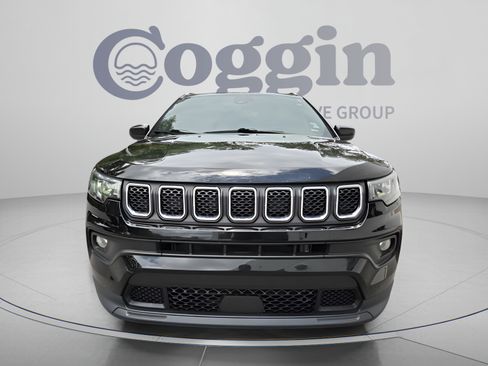 Used 2024 Jeep Compass Latitude AWD/4WD image 8