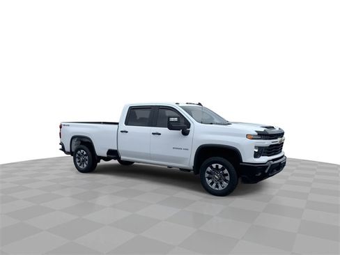 Used 2024 Chevrolet Silverado 2500 Custom w/ Custom Convenience Package image 2