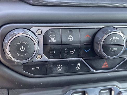 Used 2021 Jeep Wrangler Unlimited Rubicon AWD/4WD image 16