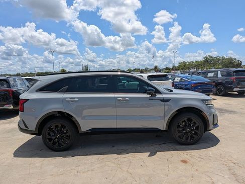 Certified 2023 Kia Sorento SX AWD/4WD image 9