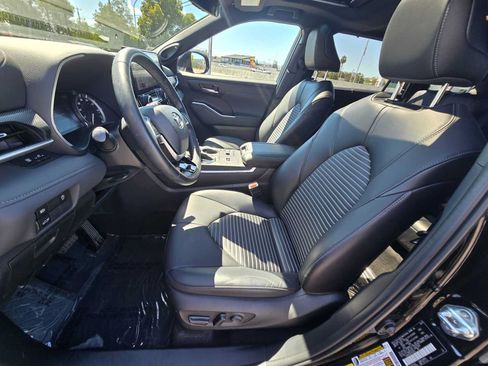 Used 2023 Toyota Highlander XSE FWD image 23